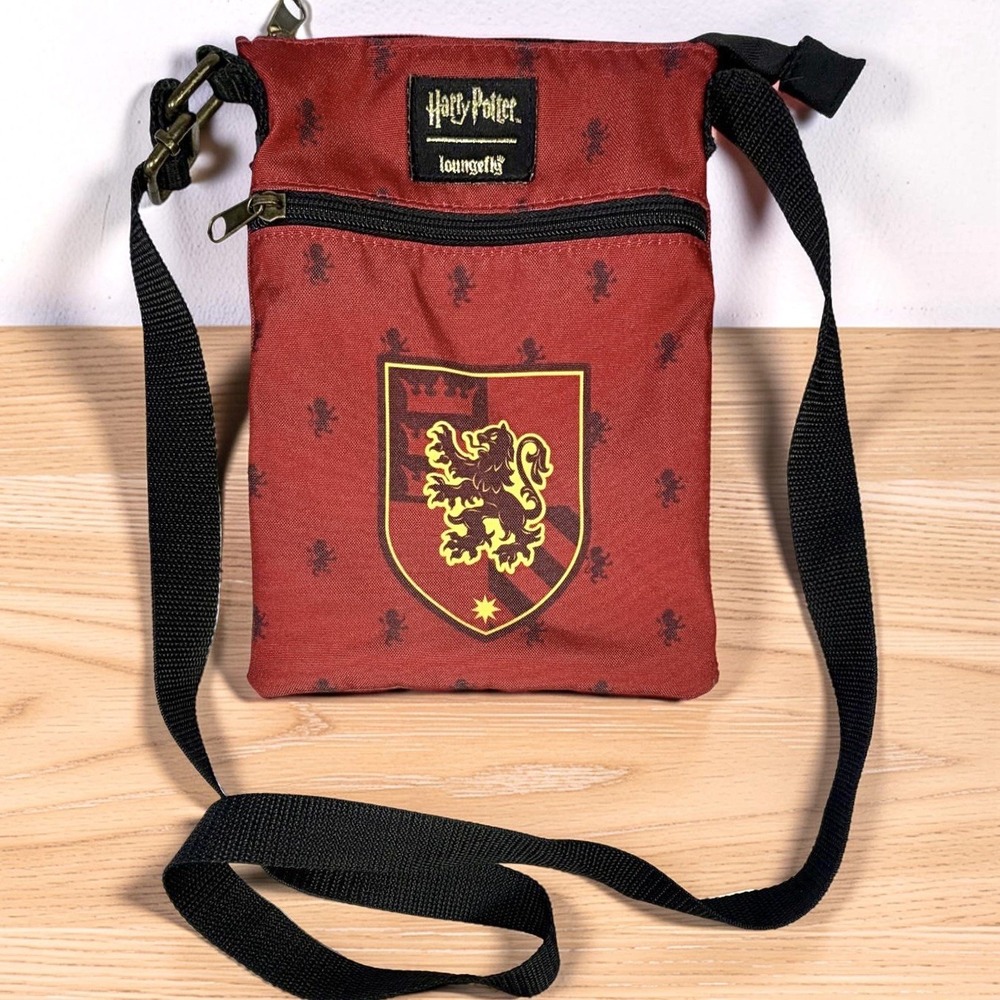 Loungefly Harry Potter Gryffindor Crest Red Passport Crossbody Shoulder Bag